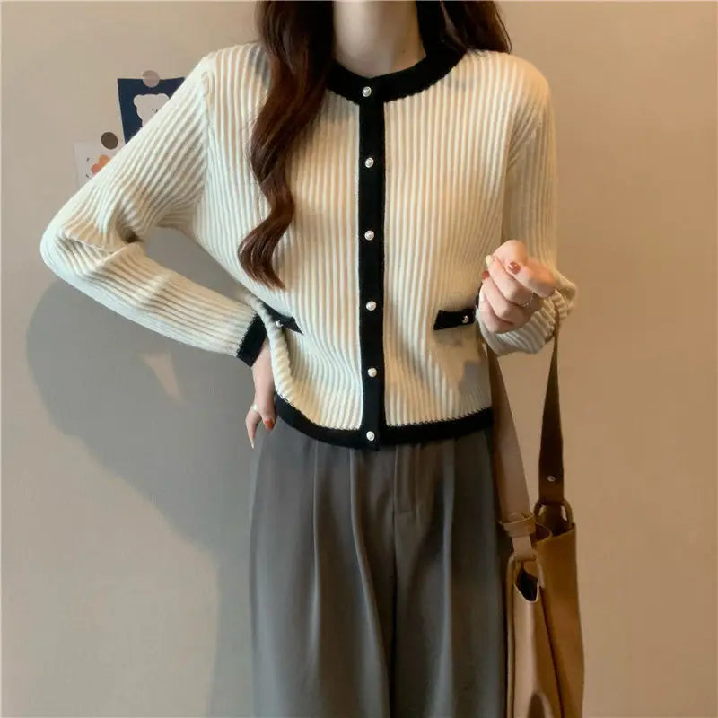 Crew Neck Ribbed Knit Contrast Trim Button Front Cropped Cardigan 4