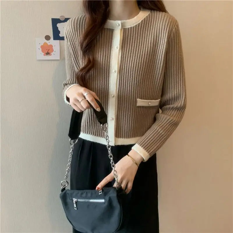 Crew Neck Ribbed Knit Contrast Trim Button Front Cropped Cardigan