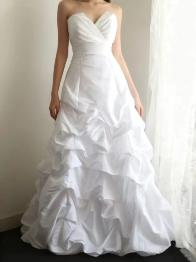 Vintage Court Princess Wedding Dress White Satin Pleated Long Bridal Dress