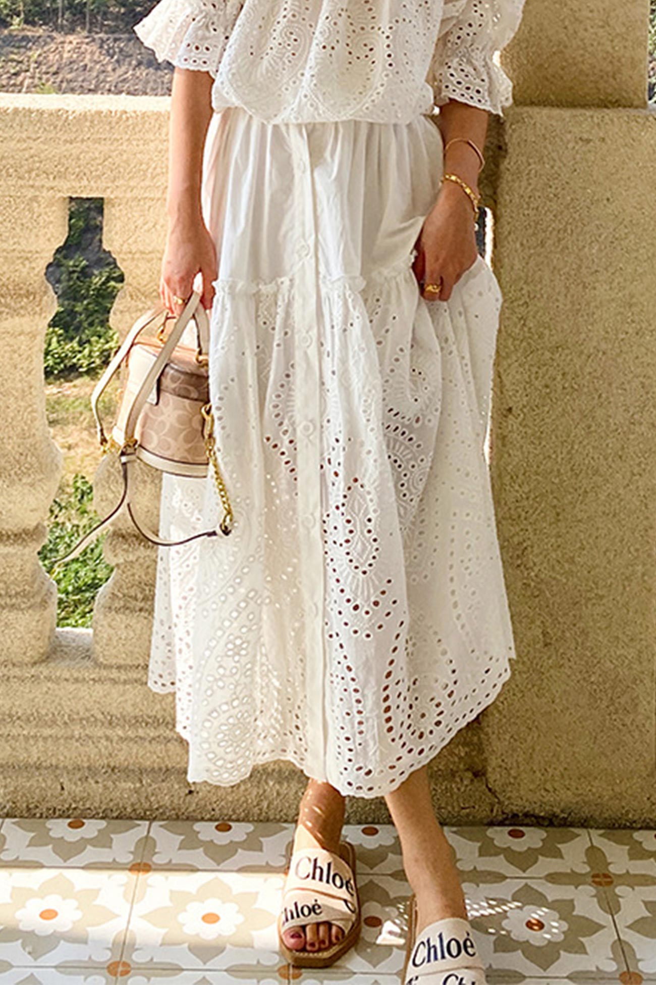 Folded White Lace With Skirt Embroidery / S Skirts