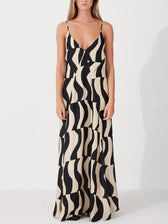 Scooped Back Relaxed Charming Fit Style Maxi Dress Black / S Dresses