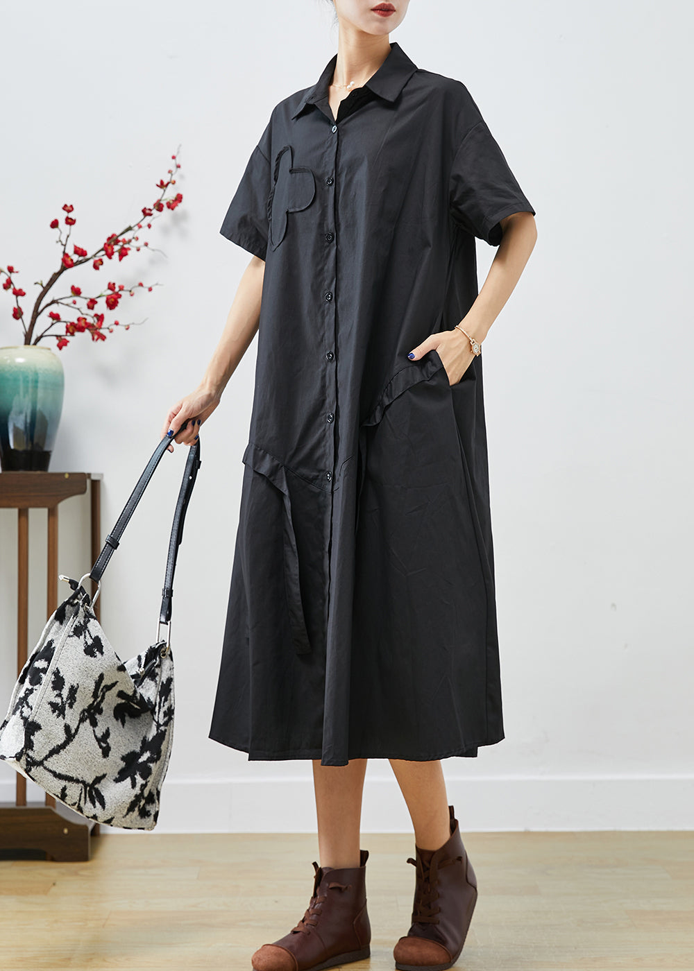 Effortlessly Elegant Dress with a Timeless Design