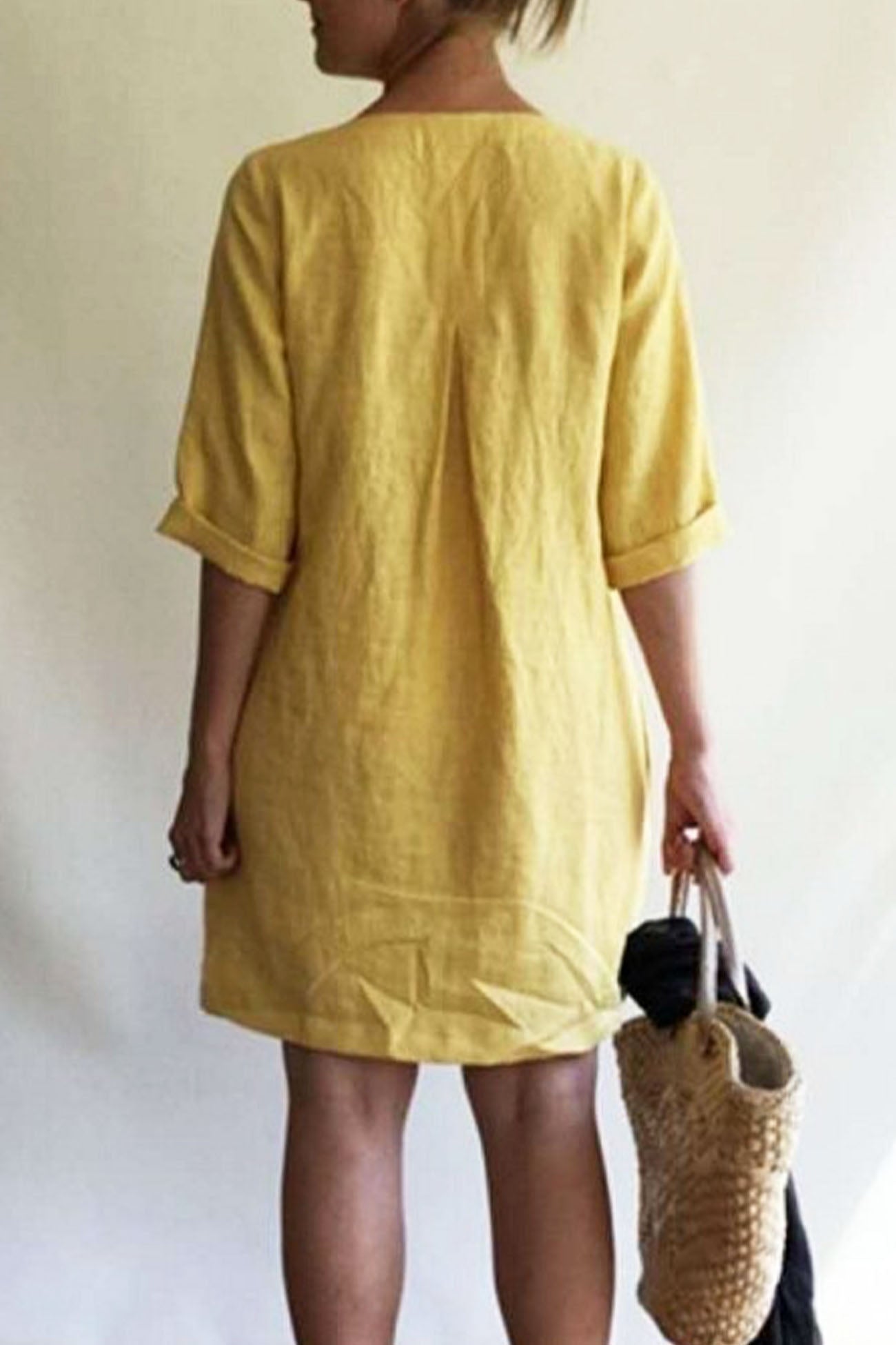 Effortlessly Elegant Dress with a Timeless Design