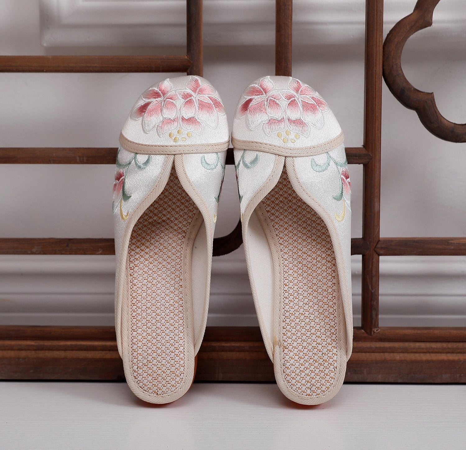 Embroidered Lightweight Jelly Bottom Home Ethnic Style Ancient Slippers