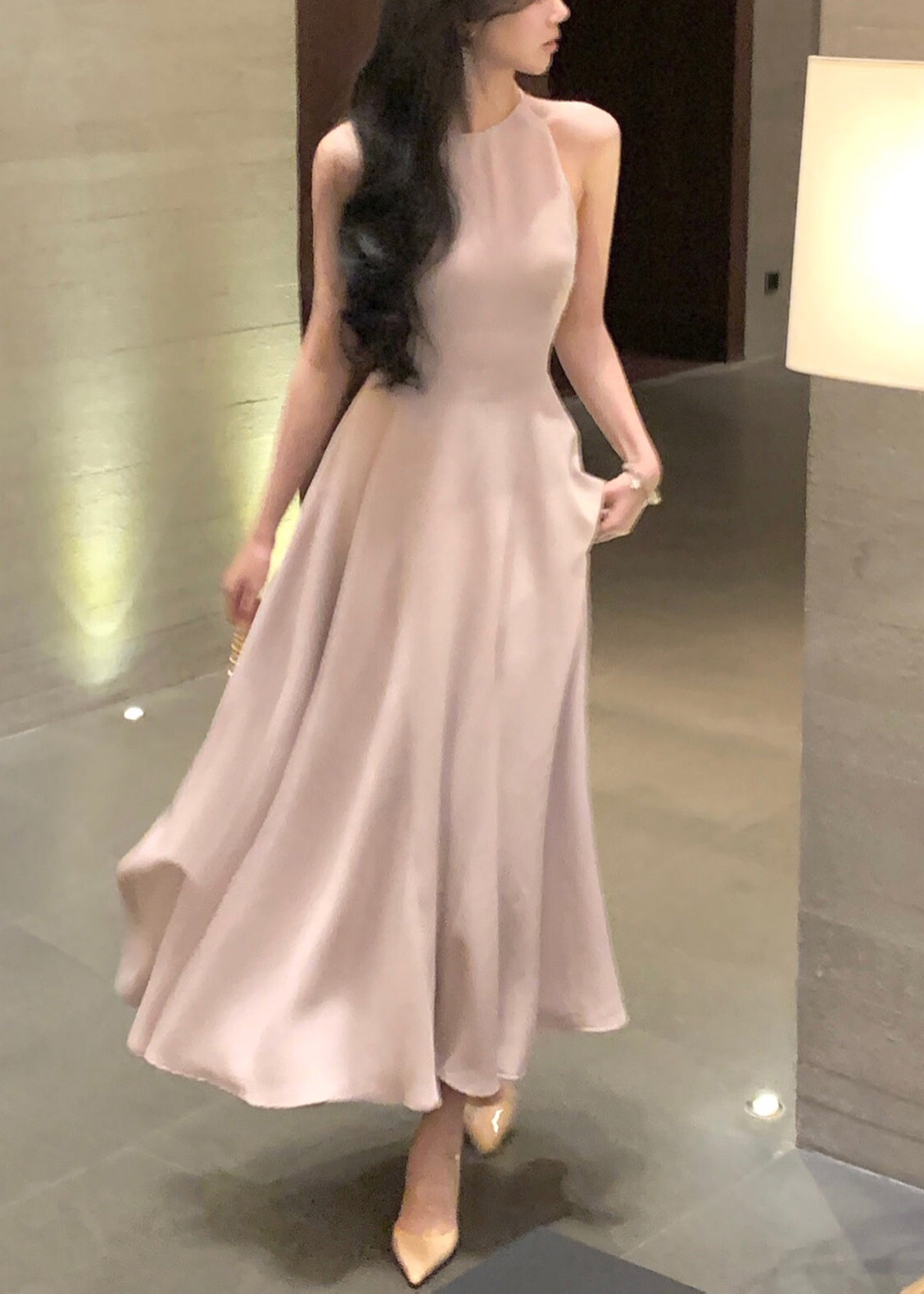 Beautifully Finished Dress in a Timeless Design