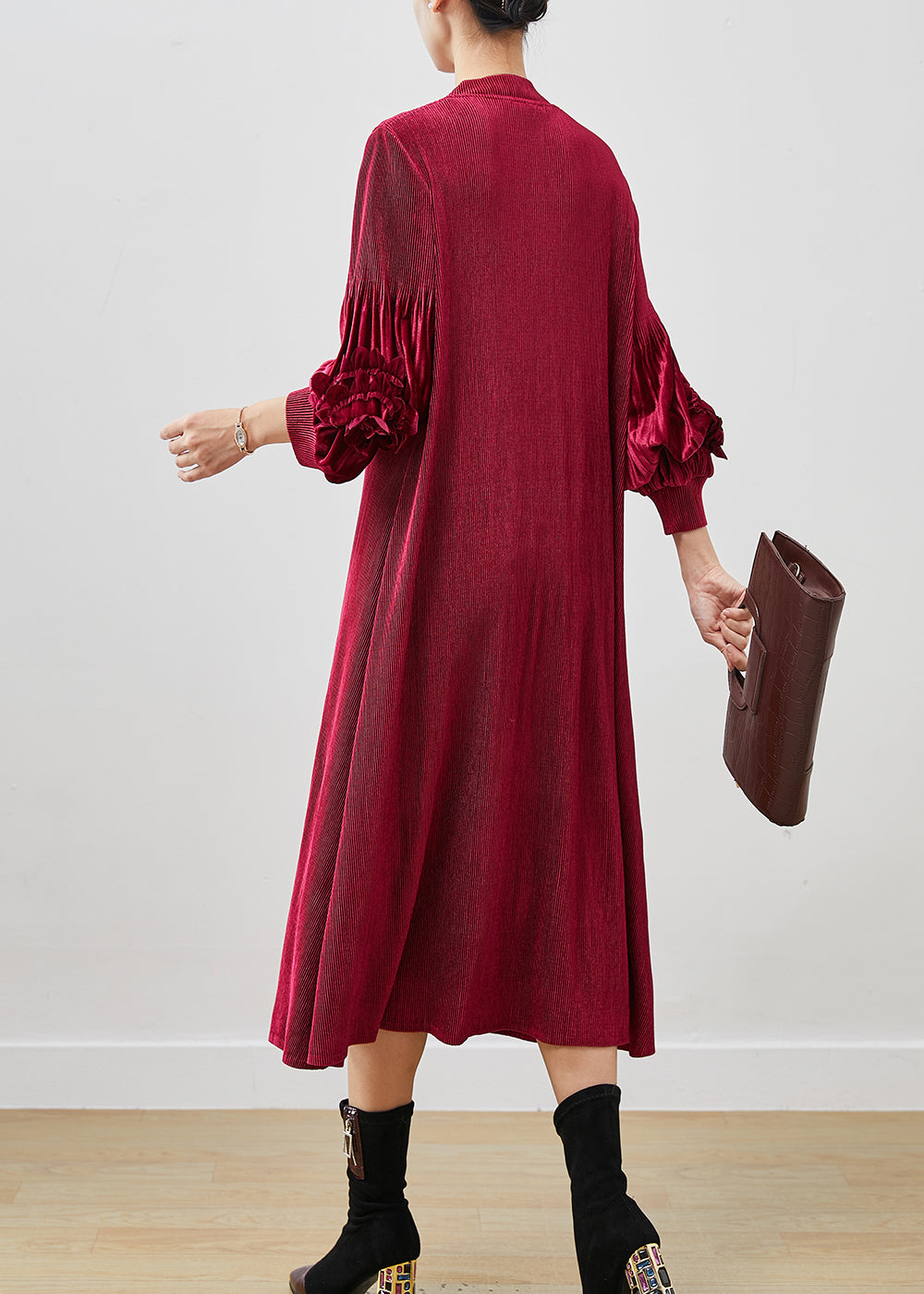 Beautifully Finished Dress in a Timeless Design
