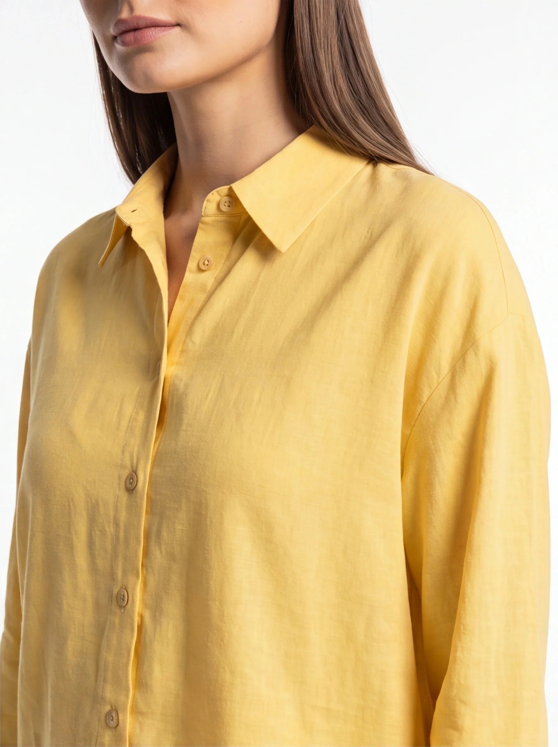 Elegant Relaxed Button Blouse with Soft Fabric and Versatile Fit - Jamota