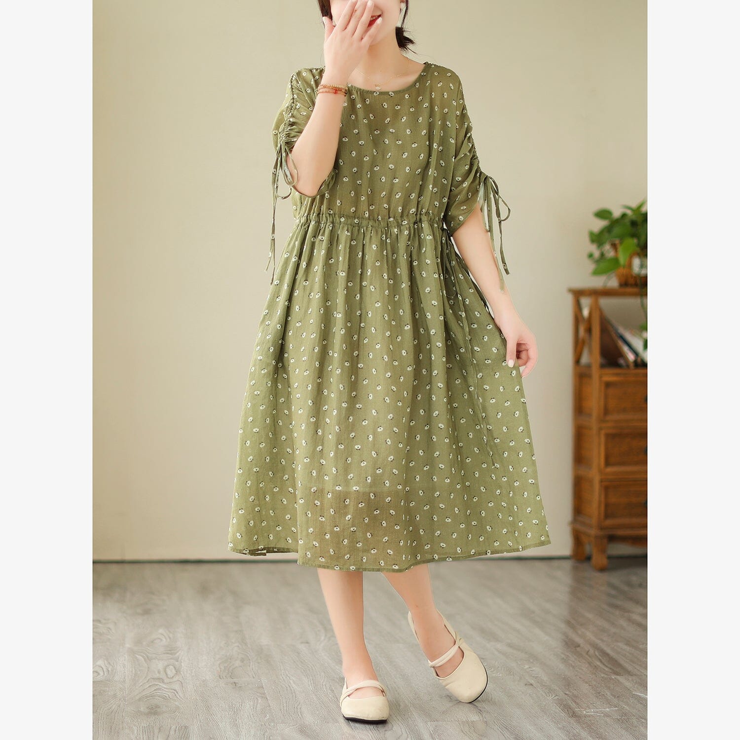 Effortlessly Elegant Dress with a Timeless Design