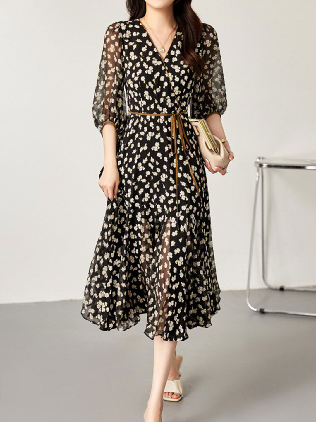 Classic Vintage Dress with a Flattering Fit