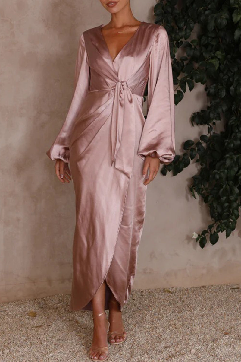 Beautifully Finished Dress in a Timeless Design
