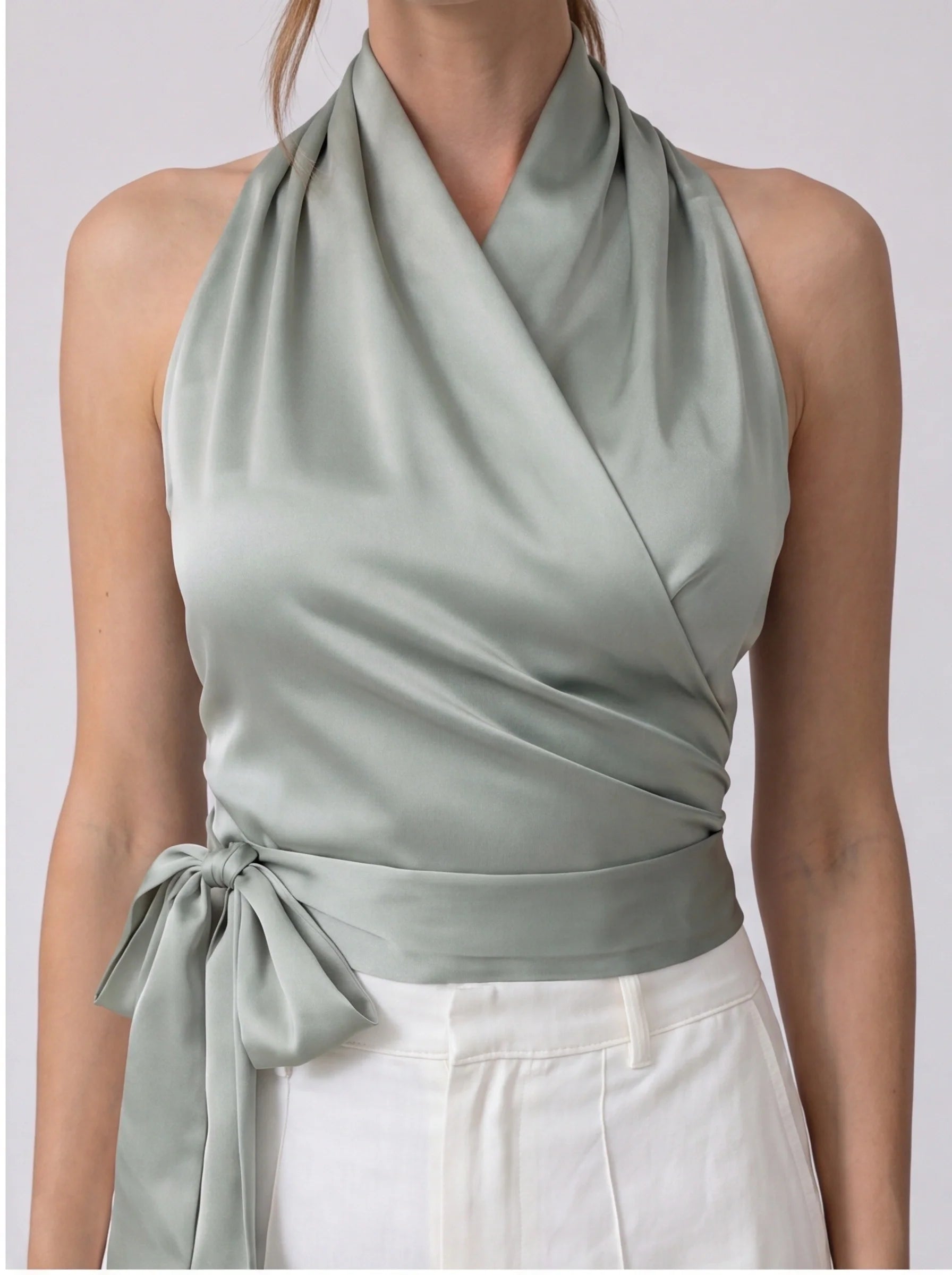 Elegant Minimal Halter Neck Top with Adjustable Straps and Breathable