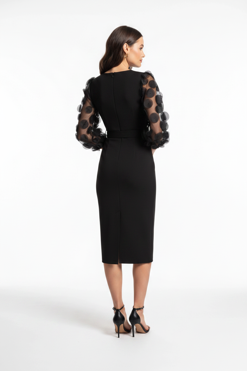 Elegant Chic Women's Dress with Flattering Fit and Timeless Design