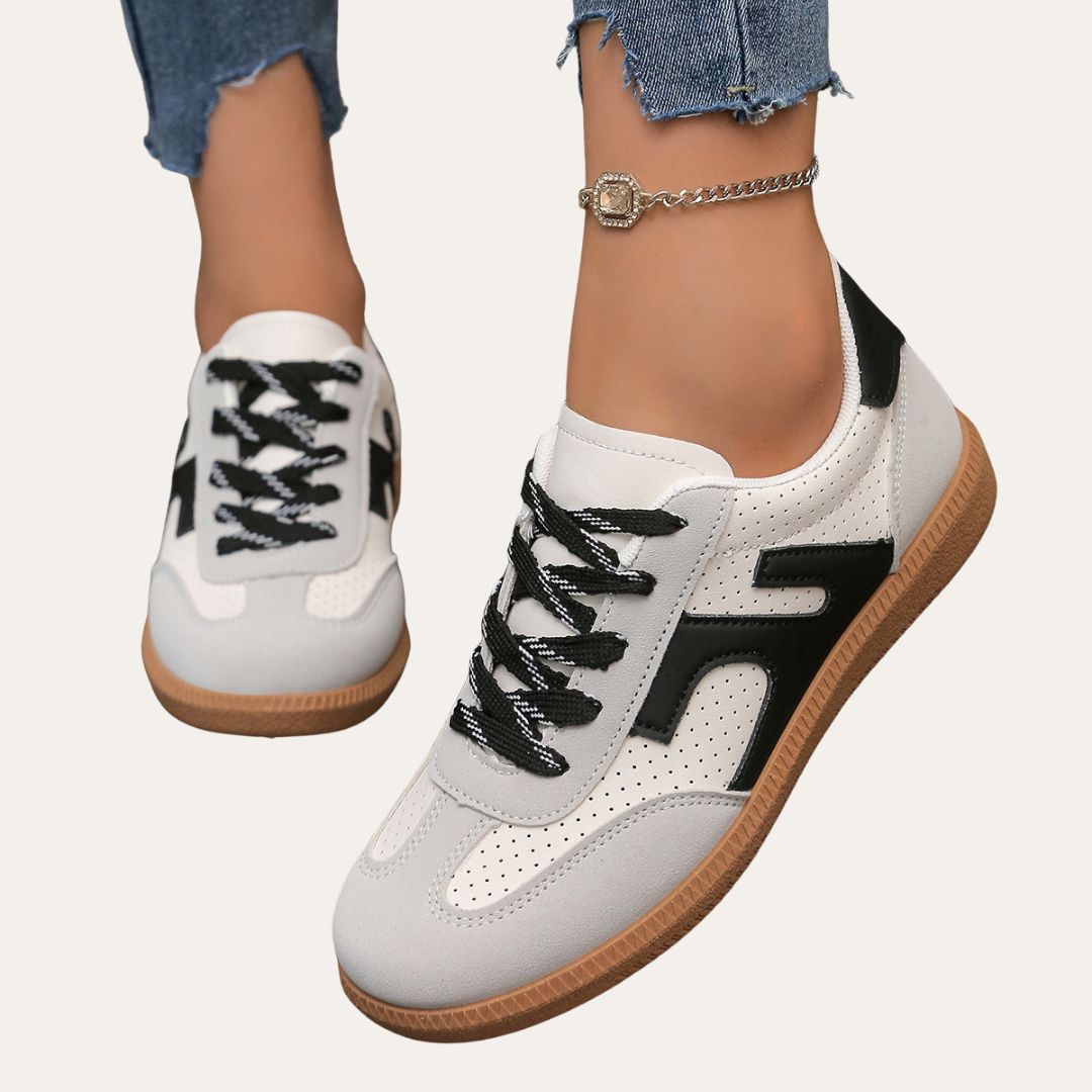 Lace Up Gum Sole Low Top Retro Sneakers