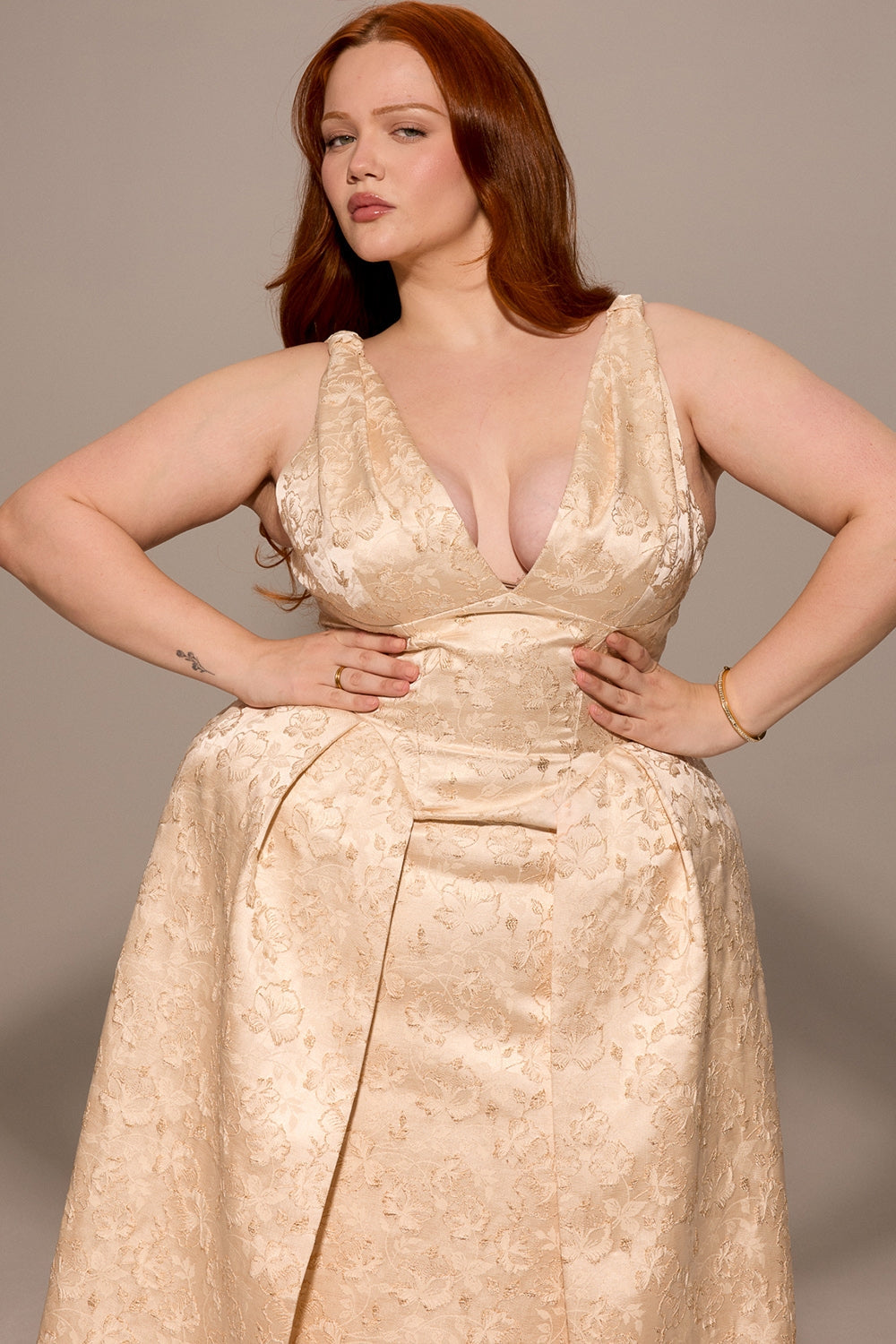 Metallic Floral Jacquard Deep V-Neck Pleated Fit and Flare Midi Dress 9
