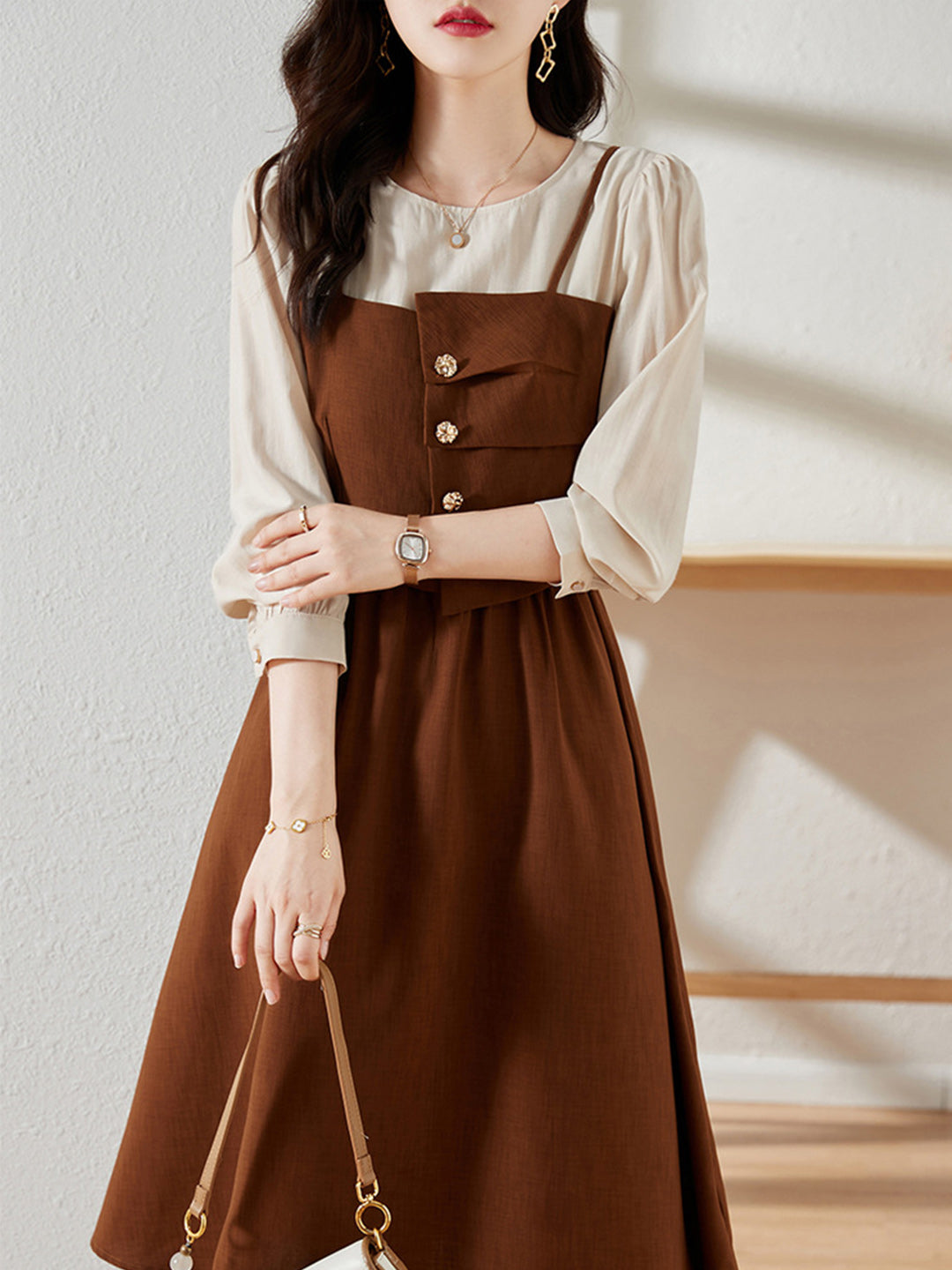 Effortlessly Elegant Dress with a Timeless Design