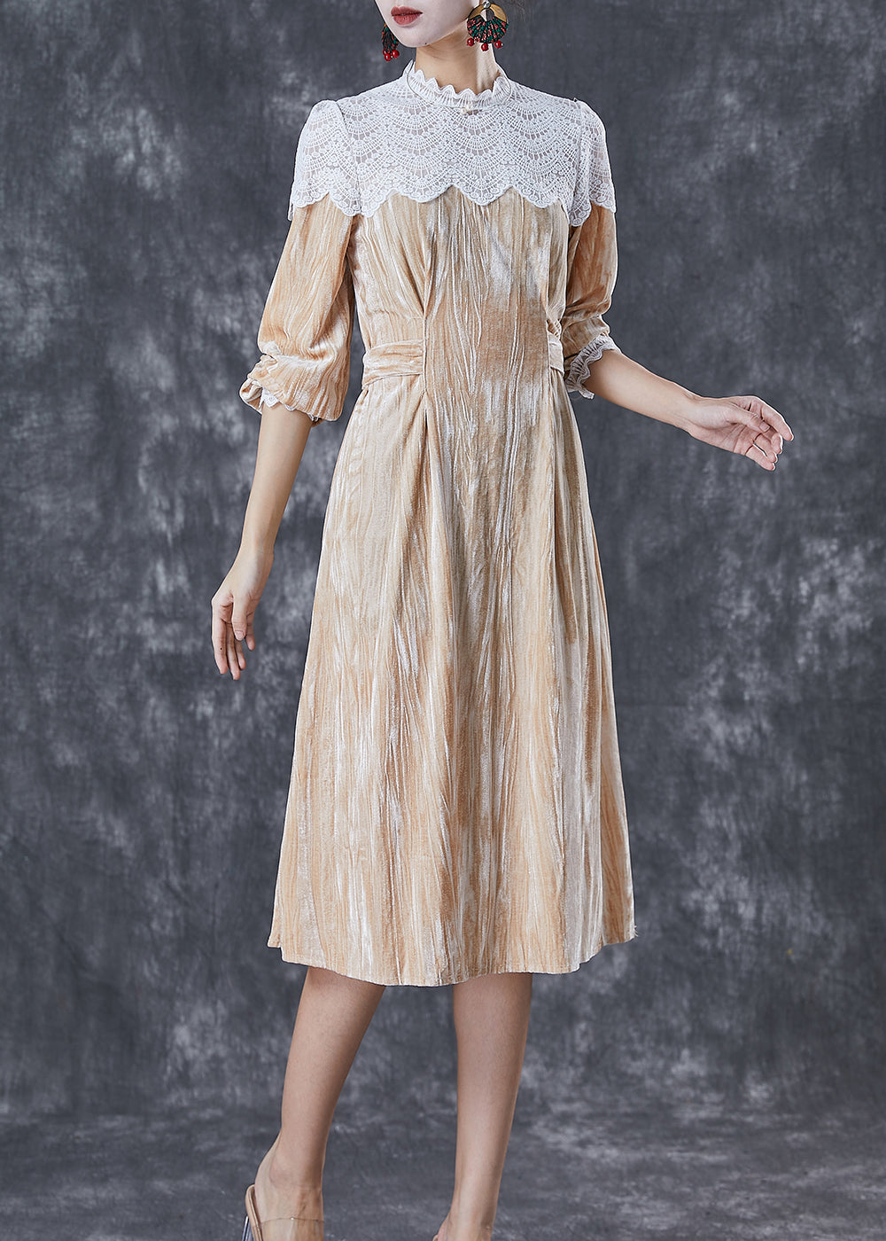 Beautifully Finished Dress in a Timeless Design