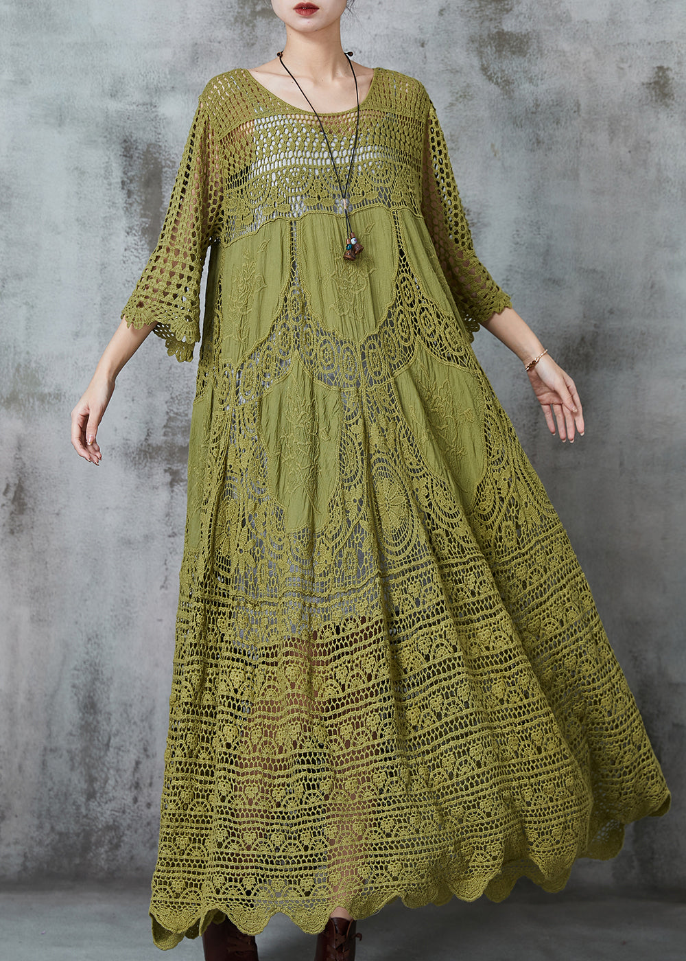 Beautifully Finished Dress in a Timeless Design