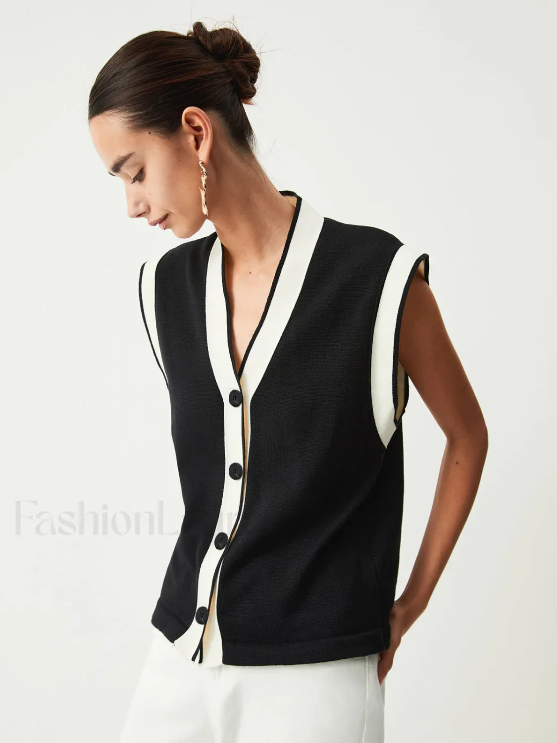 Contrast Trim Graceful Sweater Vest