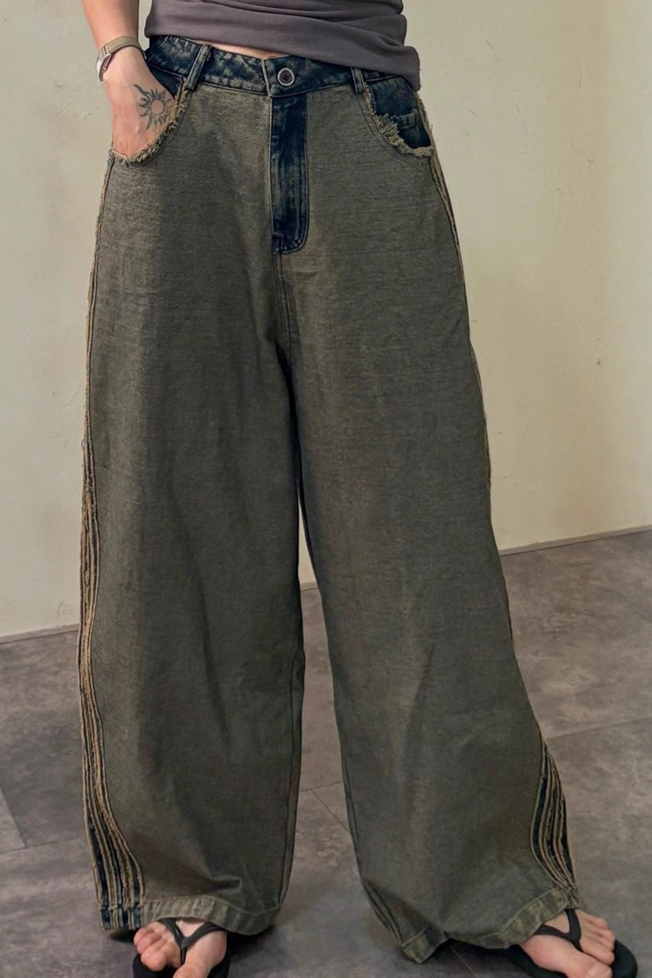 Contrast Waistband Frayed Pocket Side Stripe Baggy Wide Leg Jeans