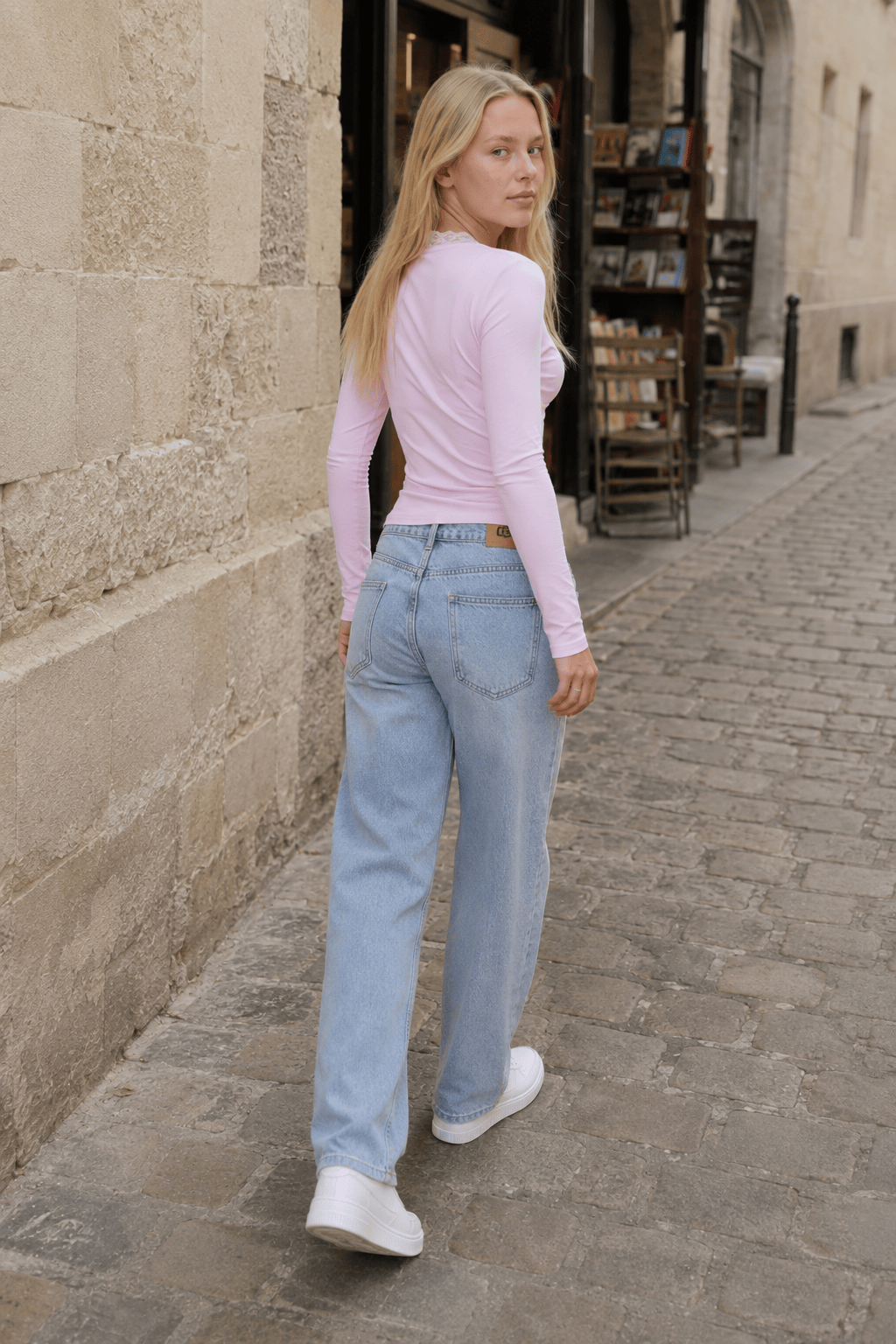 Deep V-Neck Lace Trim Long Sleeve Fitted Cropped Top 2