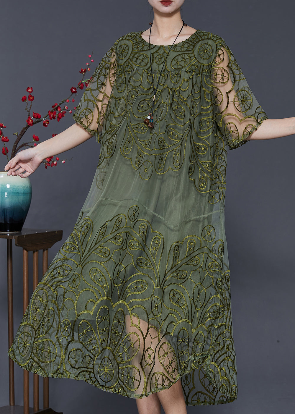 Well Tailored Dress with a Graceful Silhouette