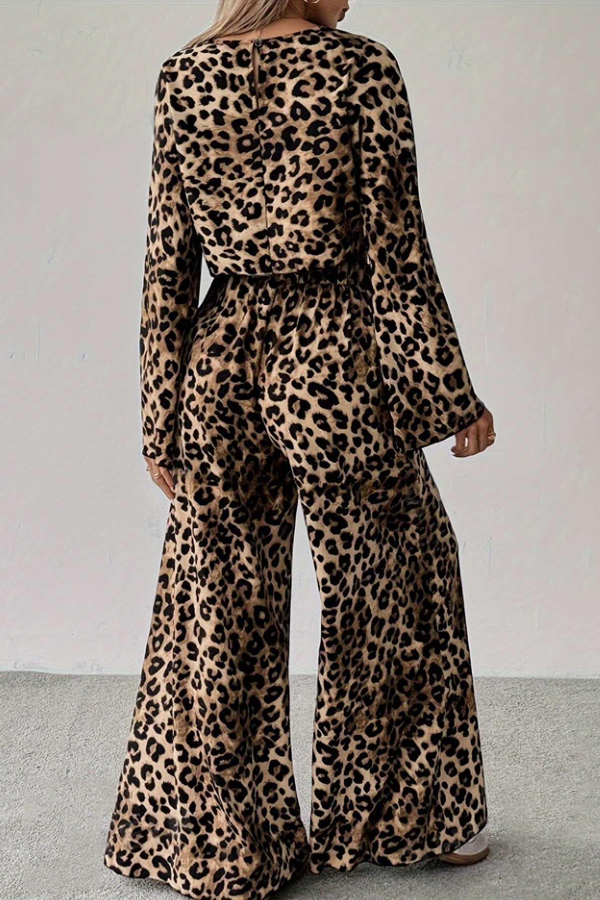 Leopard Print Bell Sleeve Crop Top and Wide Leg Pants Two Piece Set 3