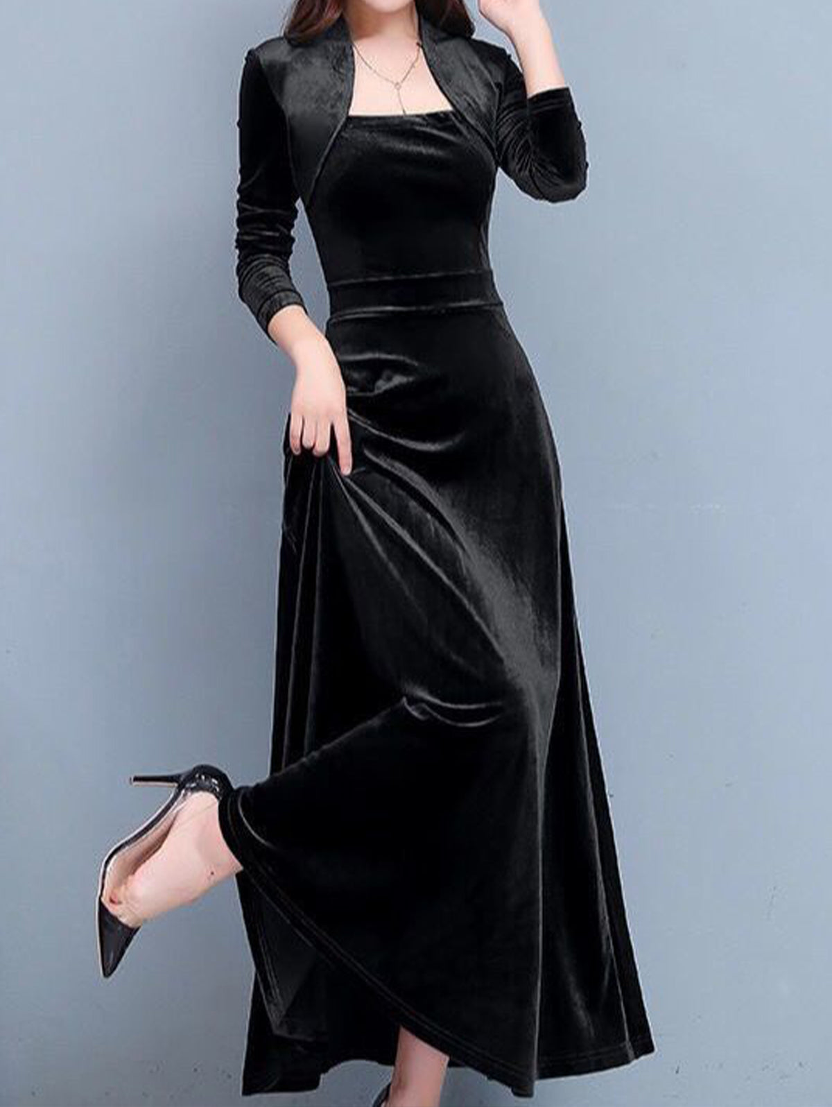 Well Tailored Dress with a Graceful Silhouette
