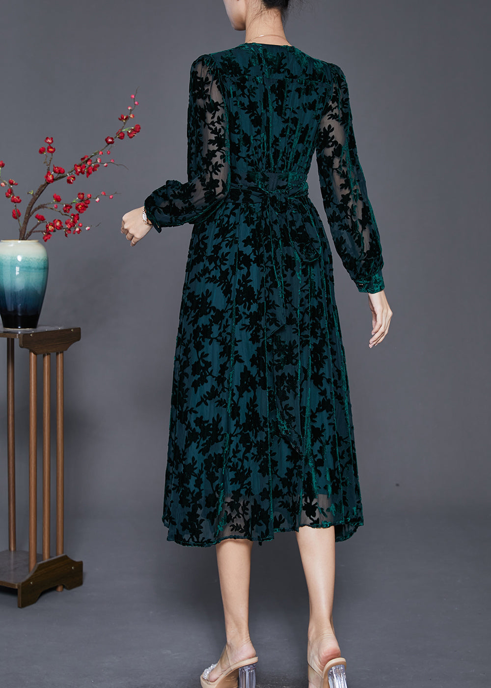 Well Tailored Dress with a Graceful Silhouette