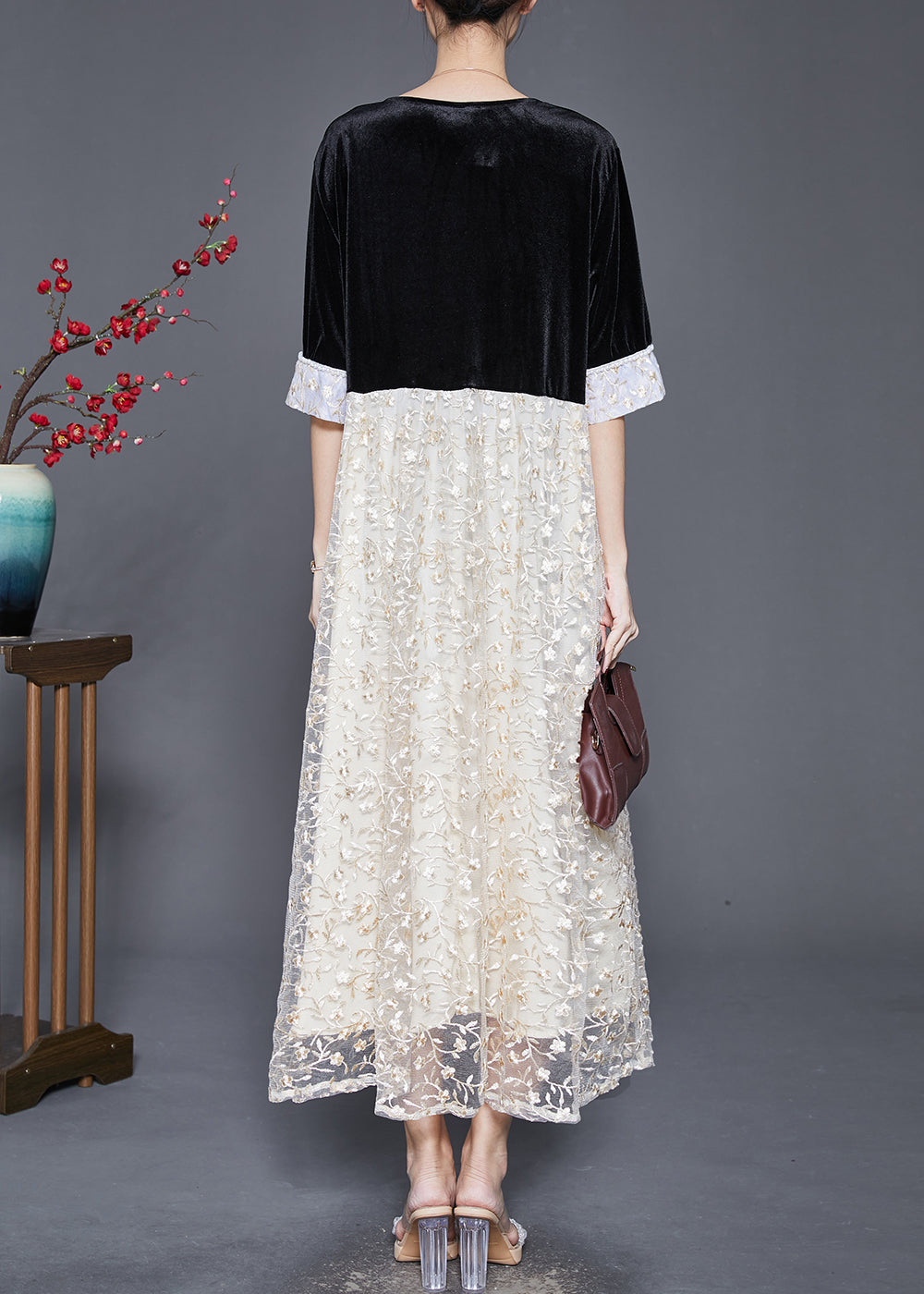 Well Tailored Dress with a Graceful Silhouette