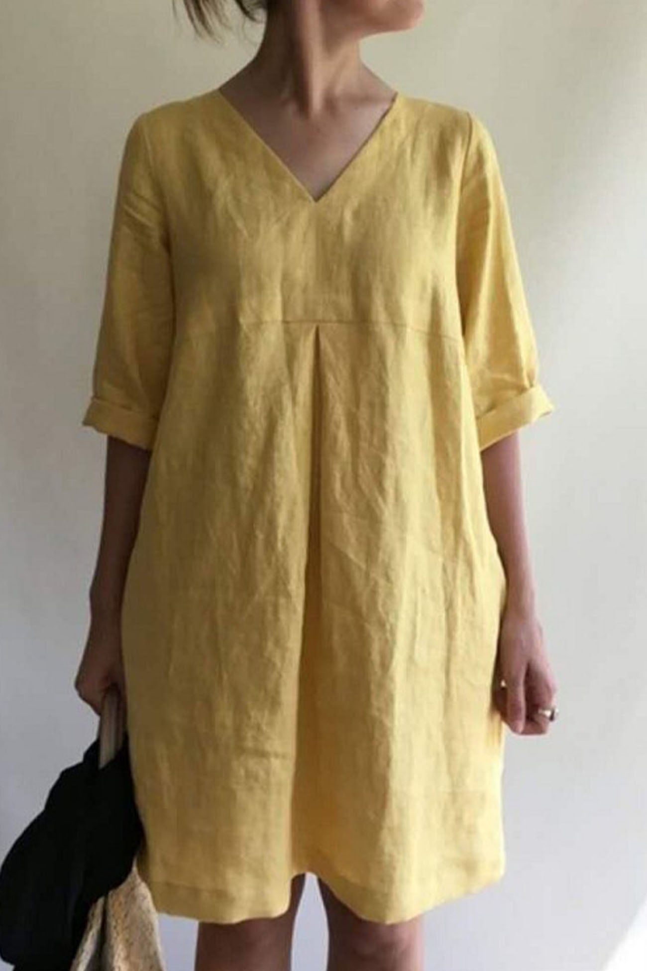 Effortlessly Elegant Dress with a Timeless Design