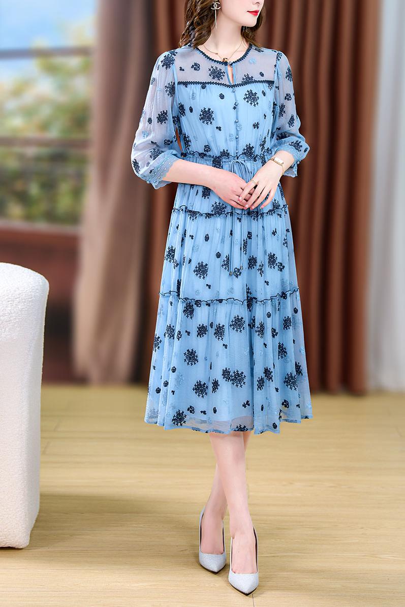 Beautifully Crafted Dress in a Classic Style