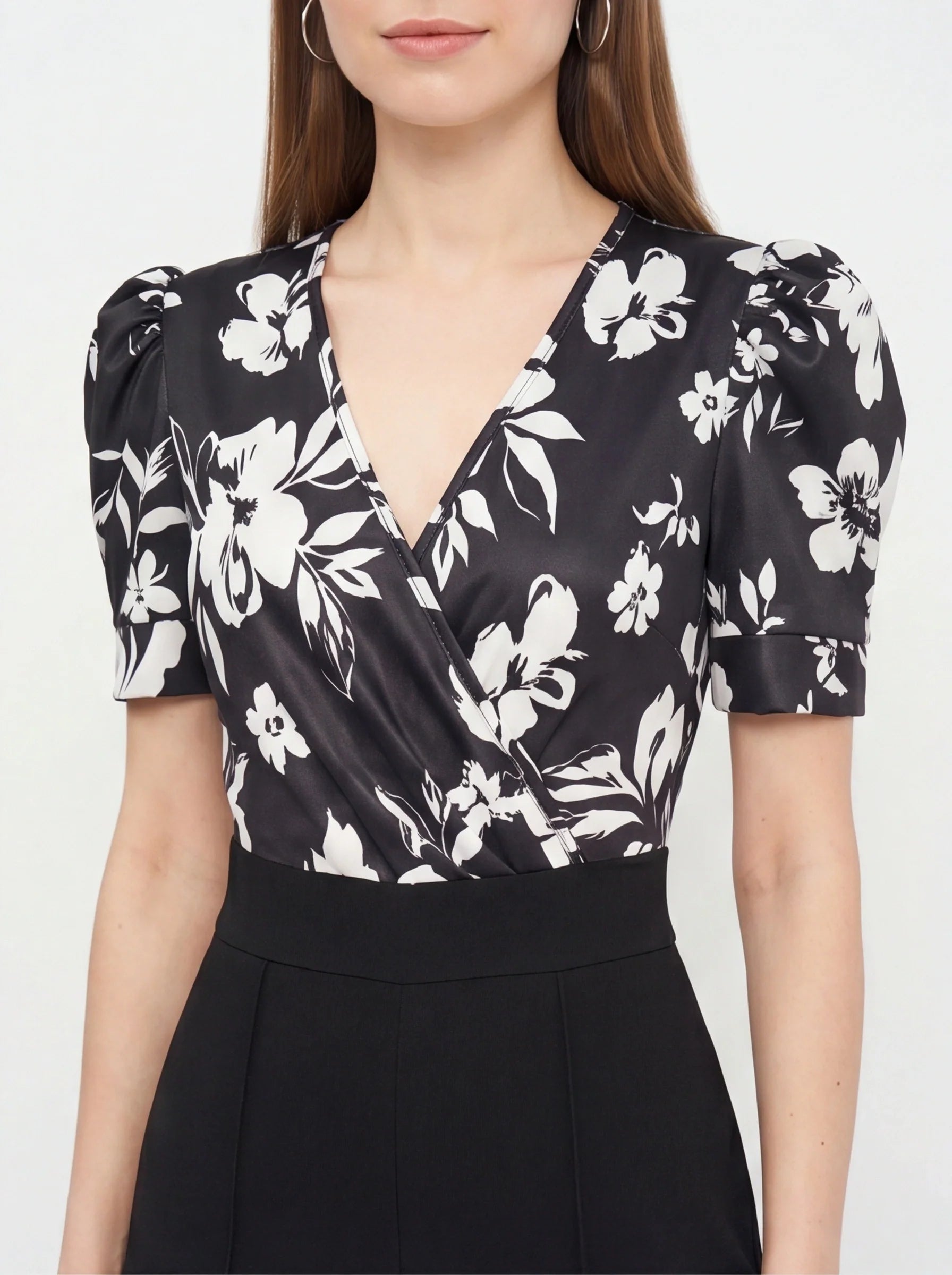 Elegant Floral Print Jumpsuit with Belted Waist and Pockets