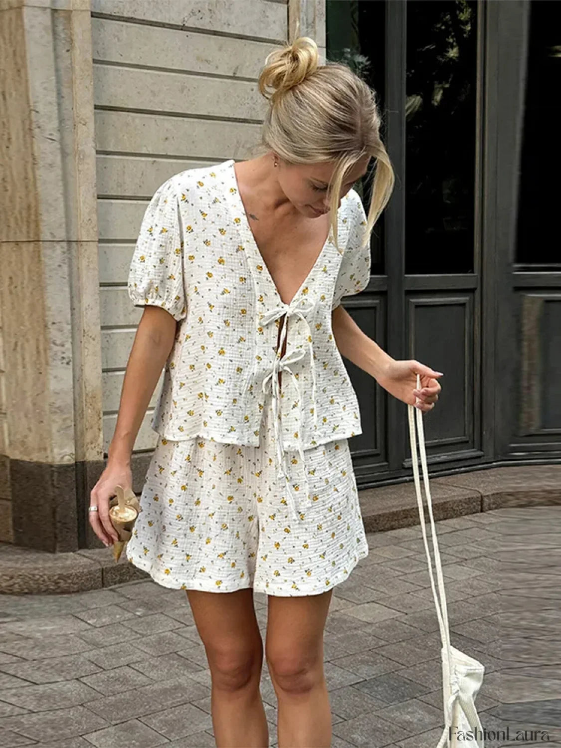 Elegant Flower V-Neck Shorts Two Piece Set