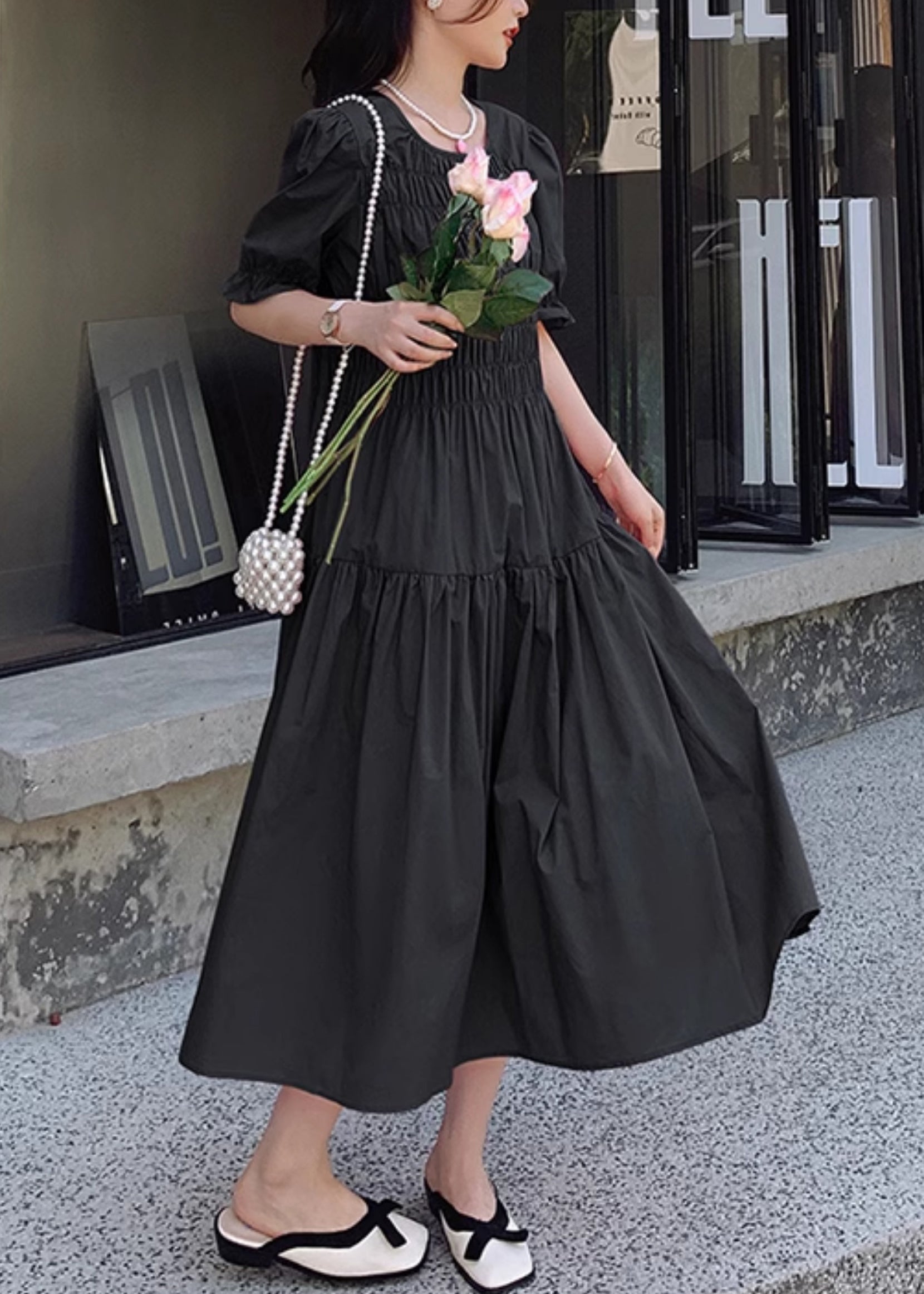 Effortlessly Elegant Dress with a Timeless Design