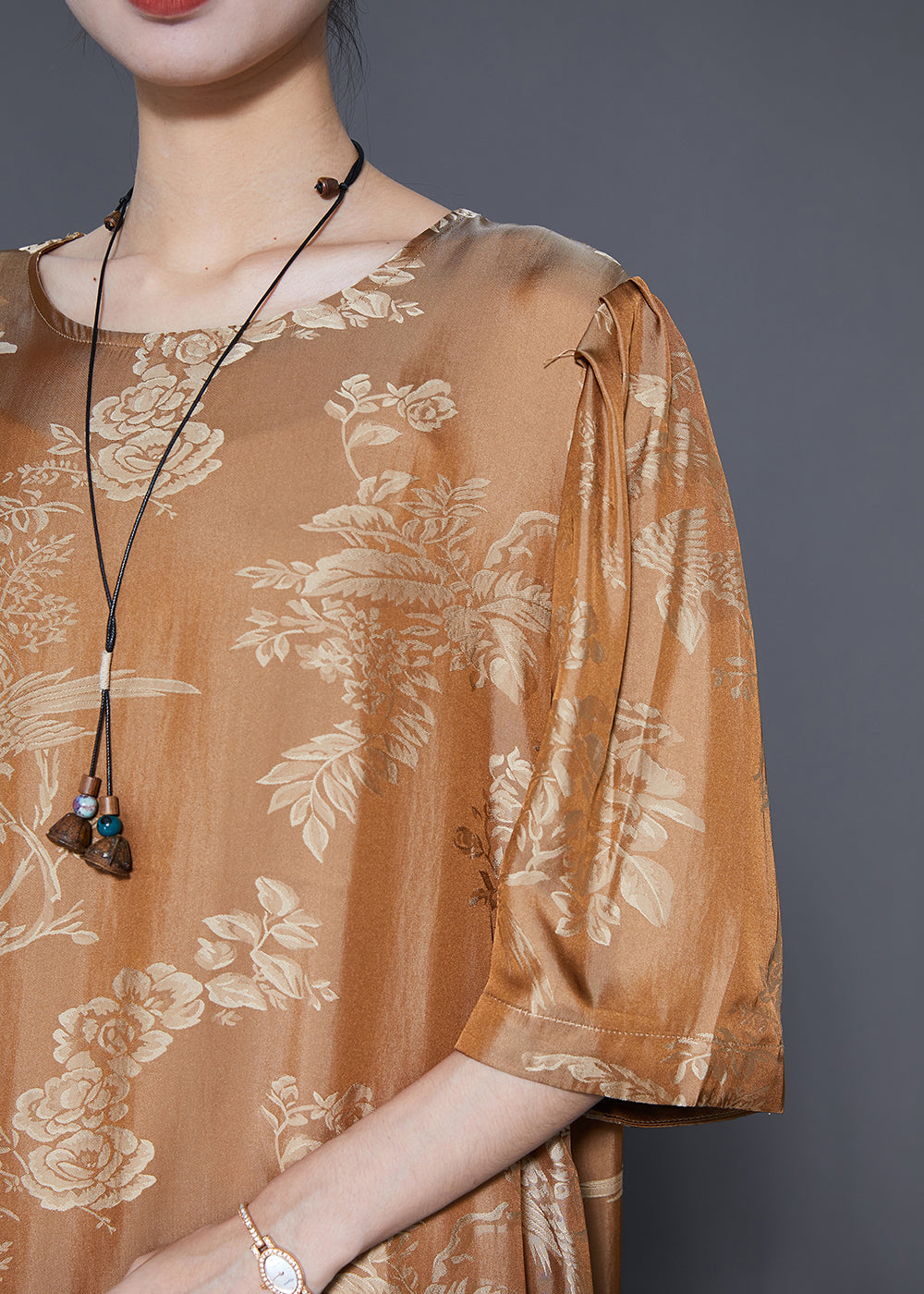 Effortlessly Elegant Dress with a Timeless Design
