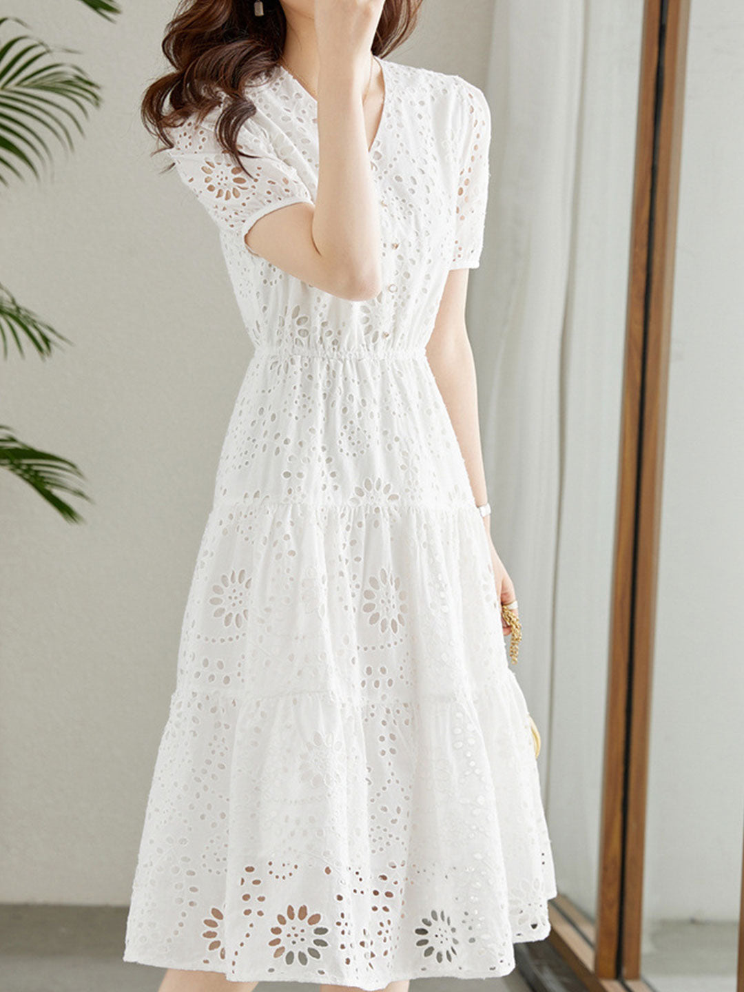 Effortlessly Elegant Dress with a Timeless Design