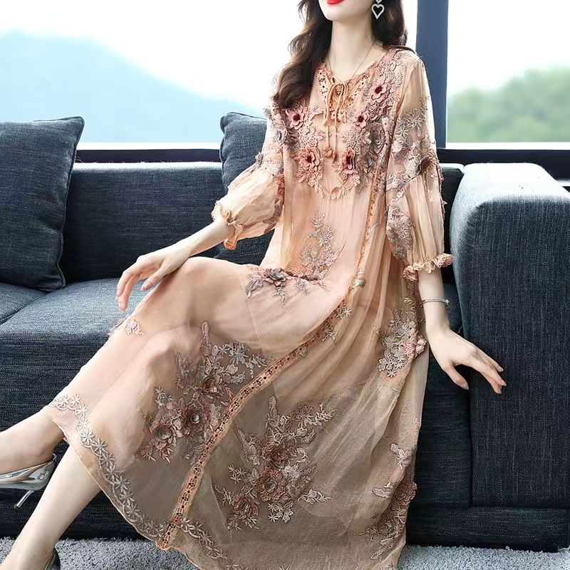 Effortlessly Elegant Dress with a Timeless Design