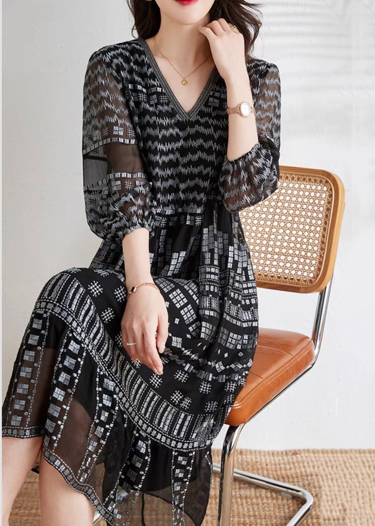 Beautifully Finished Dress in a Timeless Design