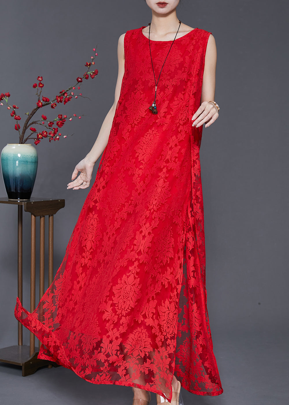 Beautifully Finished Dress in a Timeless Design
