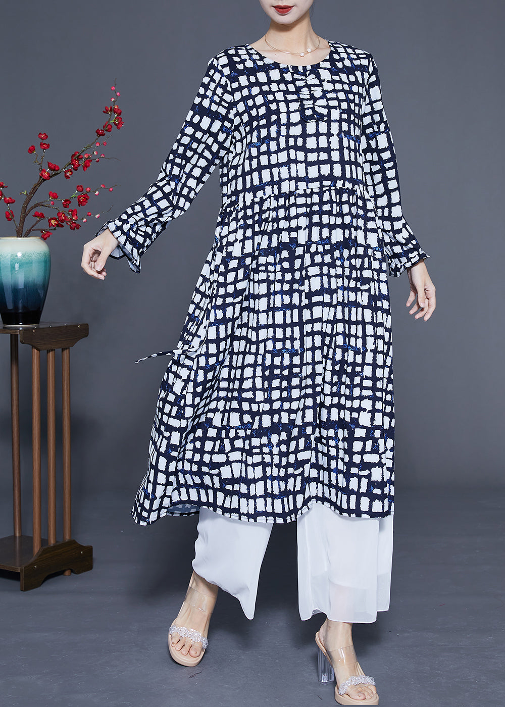 Effortlessly Elegant Dress with a Timeless Design
