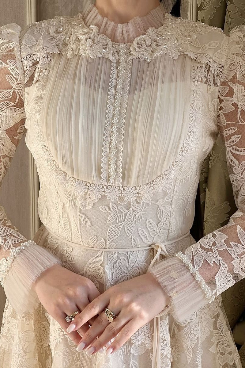 Retro Elegant Lace Embroidered Wedding Dress