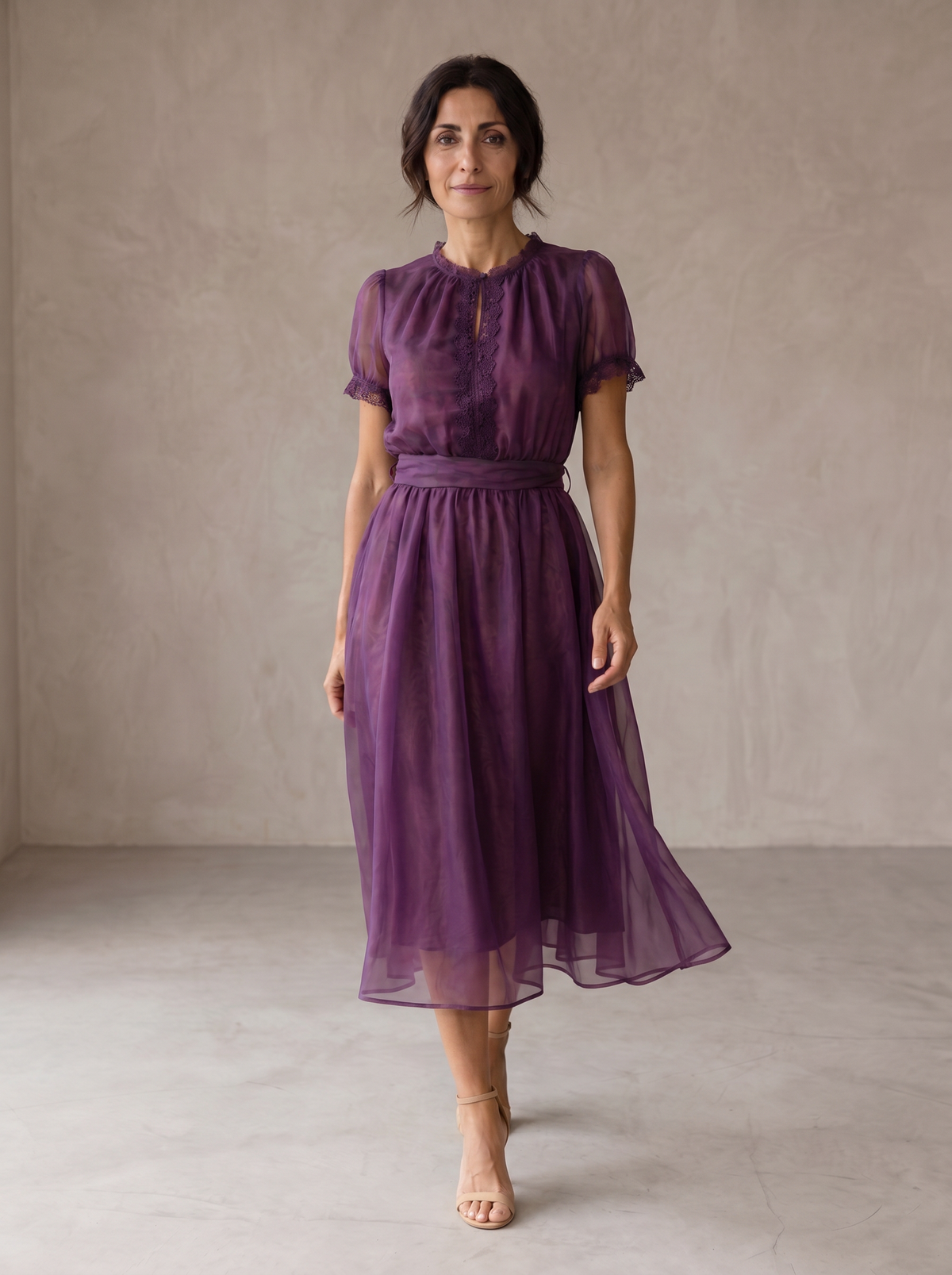 Flavia | Maxi Dress with V-Neckline and Chiffon Lace Hem