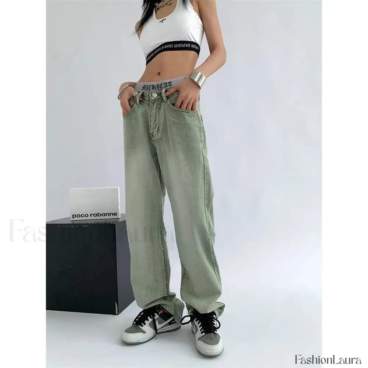 High-waisted Washed Graceful Cargo Jeans