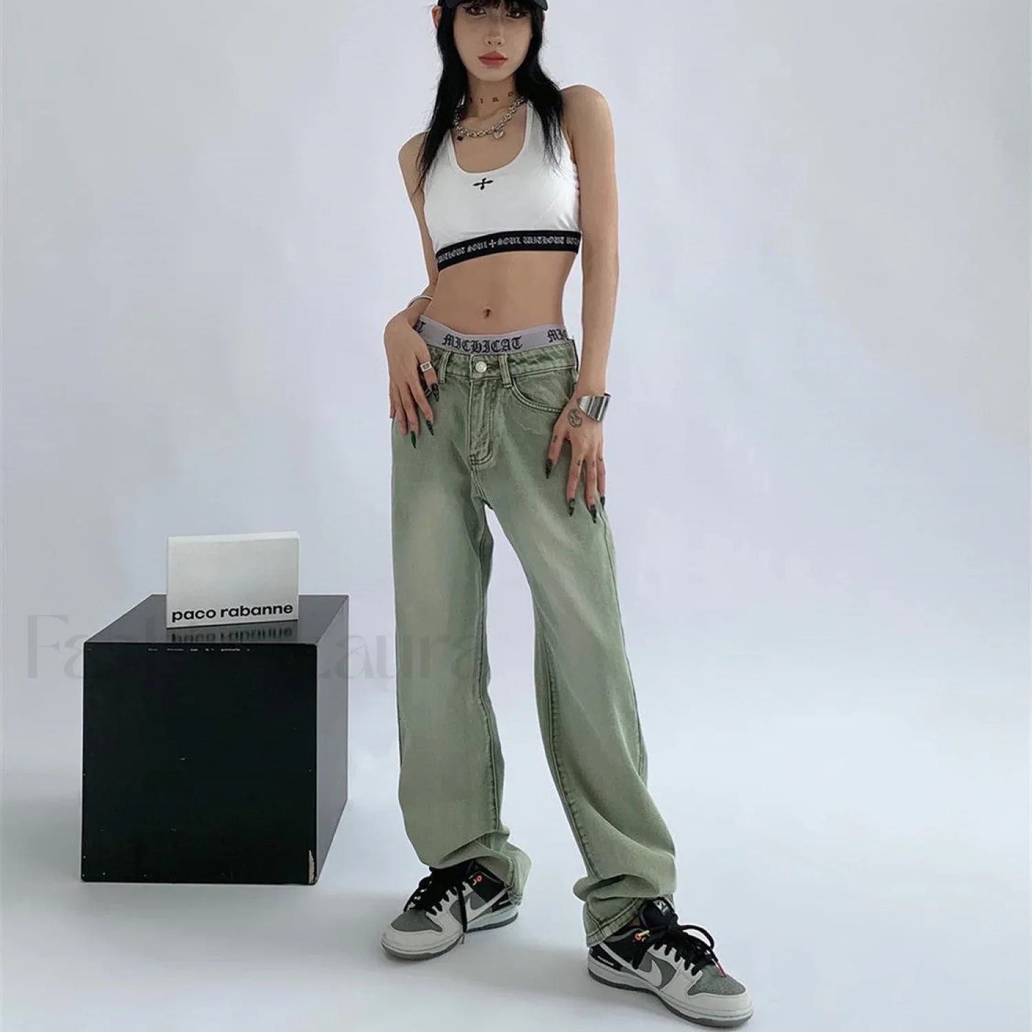 High-waisted Washed Graceful Cargo Jeans