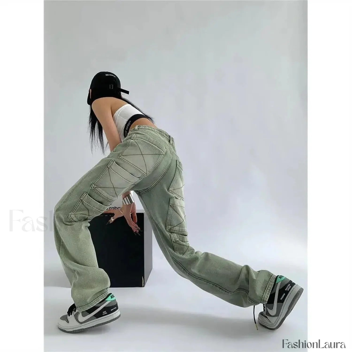 High-waisted Washed Graceful Cargo Jeans