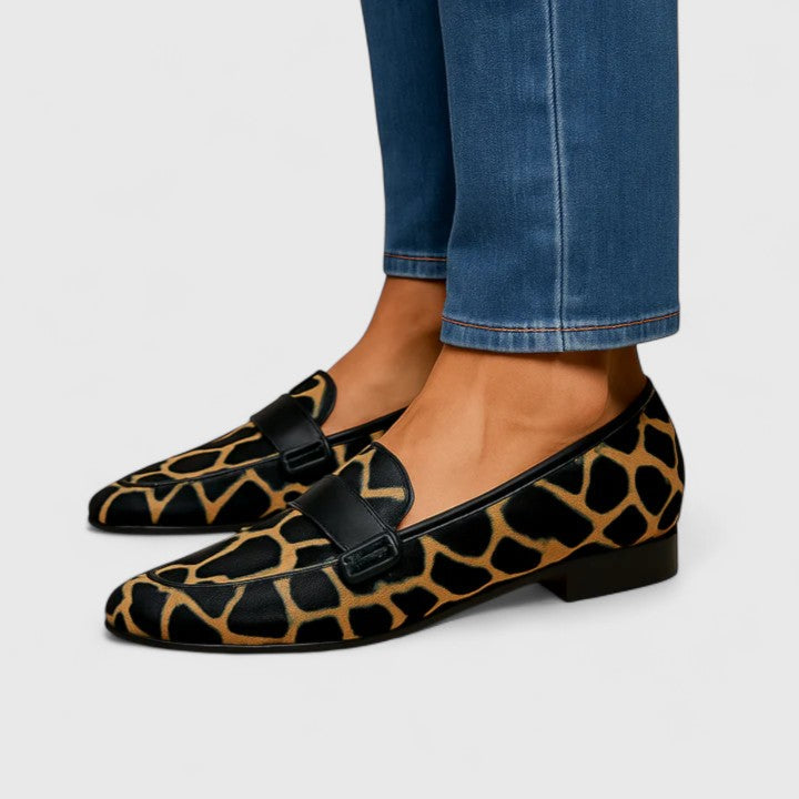 Giraffe Print Pointed Toe Buckle Loafers