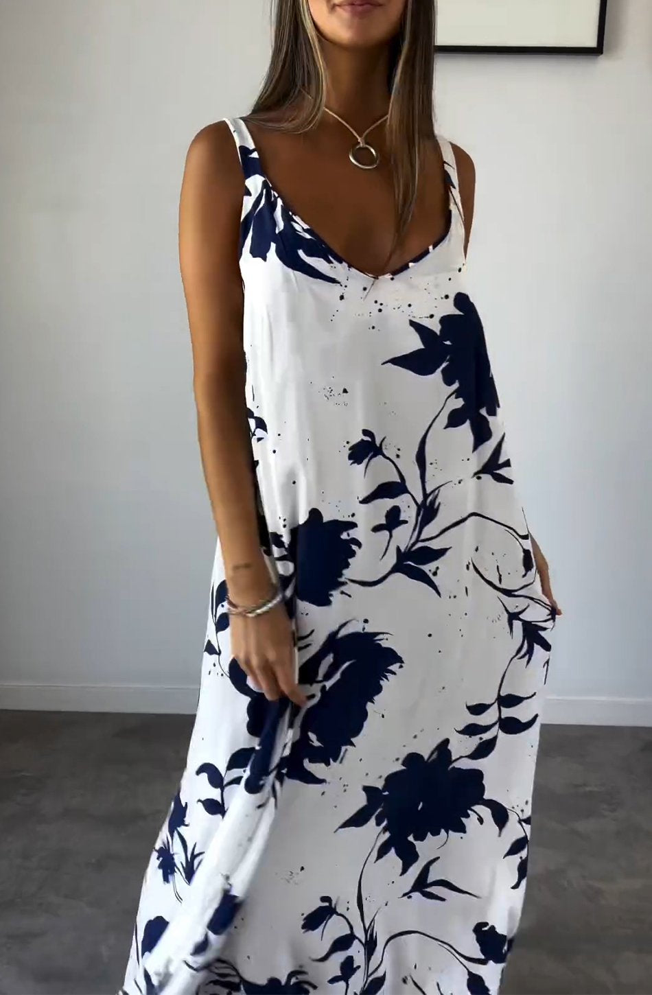 Minimalist Dress Inspired by Contemporary Streetwear Fashion 8
