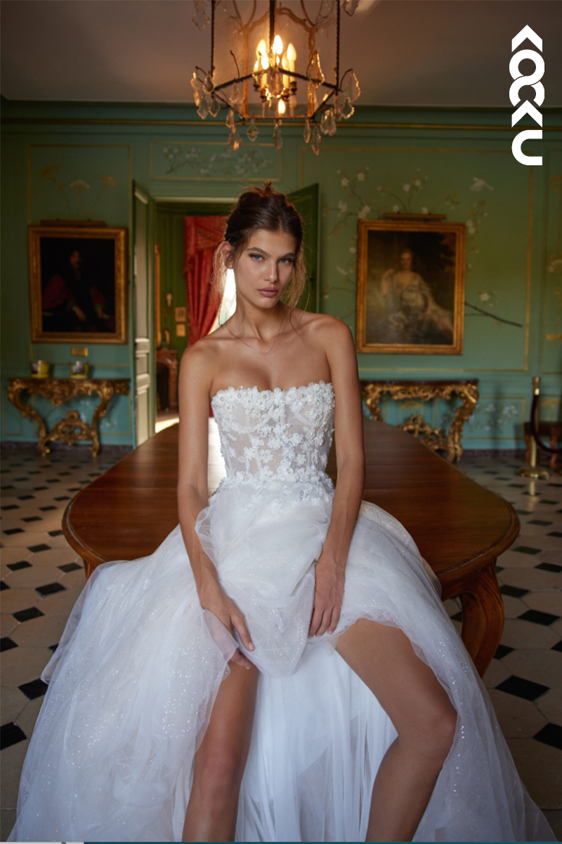 K1906 - Elegant & Luxurious Off-Shoulder Sleeveless A-Line Tulee Wedding Dress With Appliques