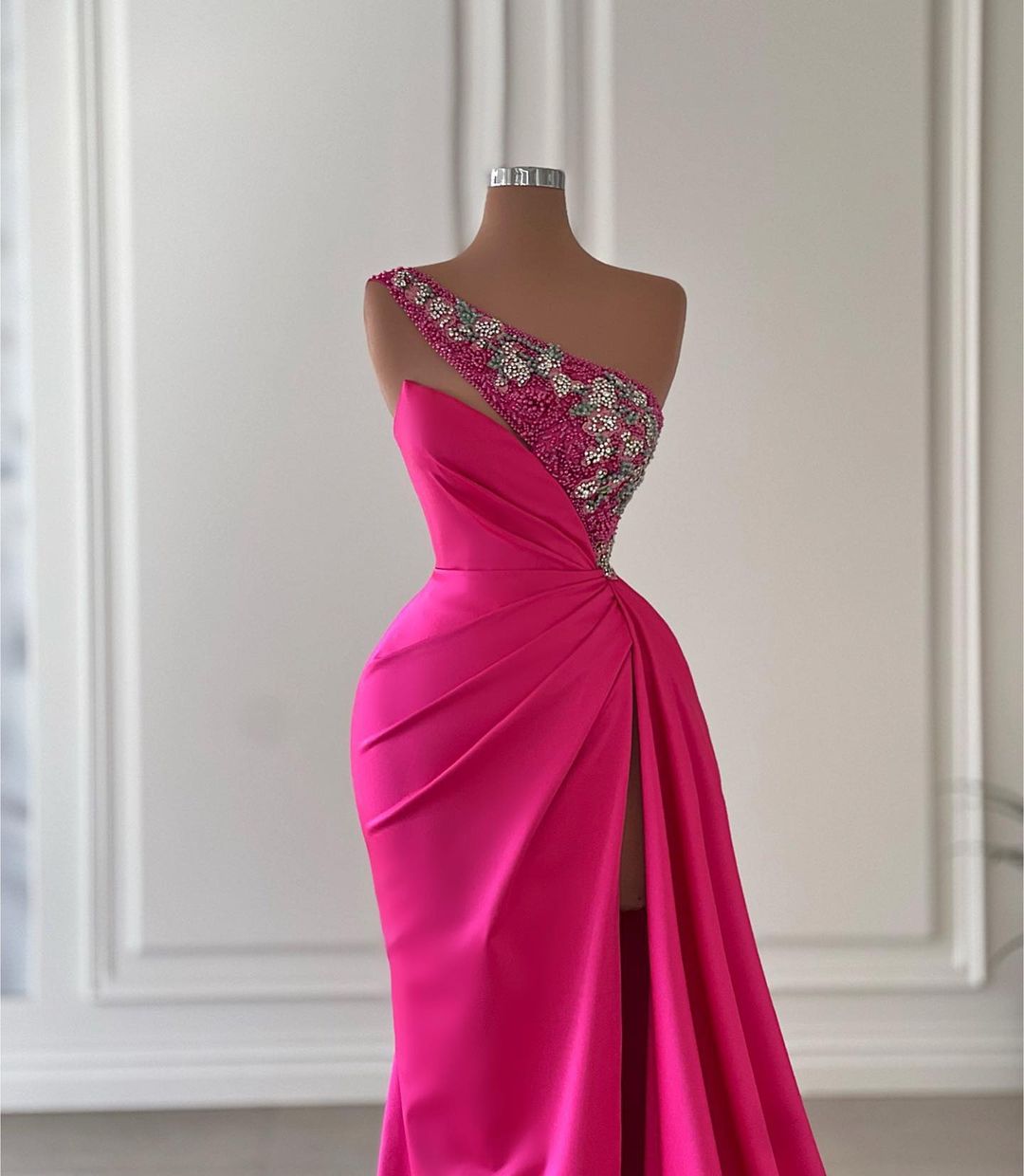 L2371 - Chic & Morden One Shoulder Sleeveless Ruched Sheath Beaded Party Prom Dress
