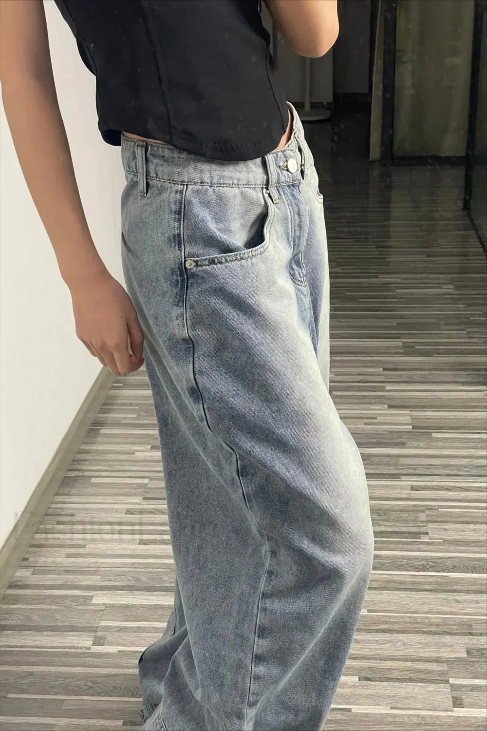 Loose Fit Reverse Pocket Jeans